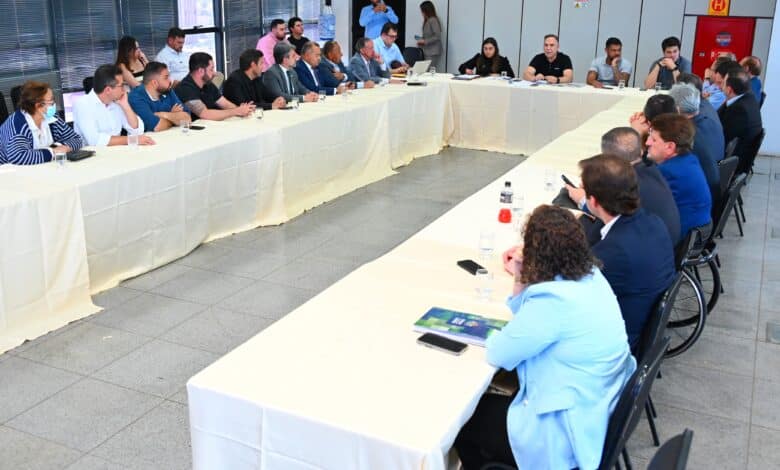 Mabel detalha vantagens para servidores em diálogo com a Câmara