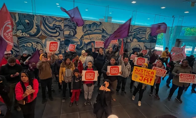 Faria Lima Ocupada: ativistas de esquerda exigem taxa de super-ricos