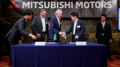 Caiado celebra exportação de veículos Mitsubishi produzidos no estado