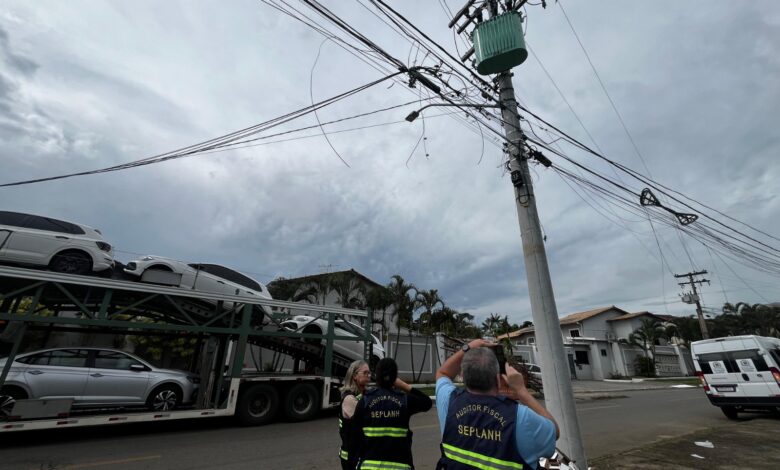 Prefeitura multa empresas de telefonia por fiação