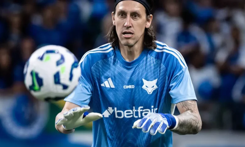 Cássio aponta erro de arbitragem após revés do Cruzeiro para o Santos: “Jogamos contra 12”