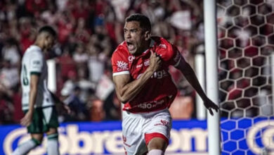 Vila Nova domina Goiás e vence o clássico por 2 a 0, se aproximando do G-4