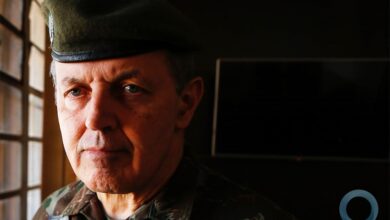Comandante do Exército: 'Minha espada não tem partido'