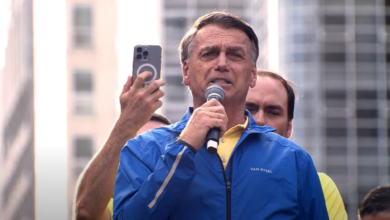 WhatsApp é peça-chave na defesa de Bolsonaro, diz análise