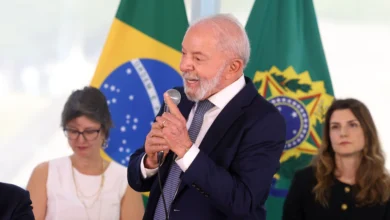 Lula quer negociar tarifa dos EUA e promete 'paz e amor'