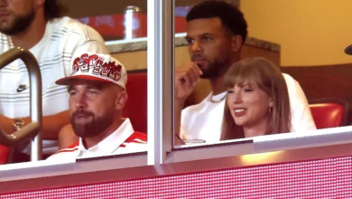 Taylor Swift e Travis Kelce surgem em público após noivado