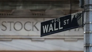 Wall Street fecha agosto em alta moderada apesar de queda