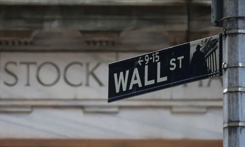 Wall Street fecha agosto em alta moderada apesar de queda