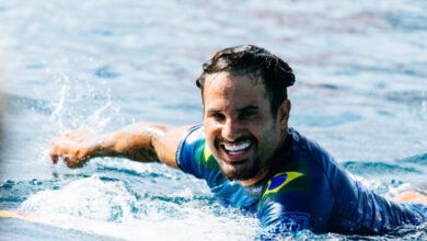 Ítalo Ferreira carimba vaga na decisão da WSL após vitória no Taiti