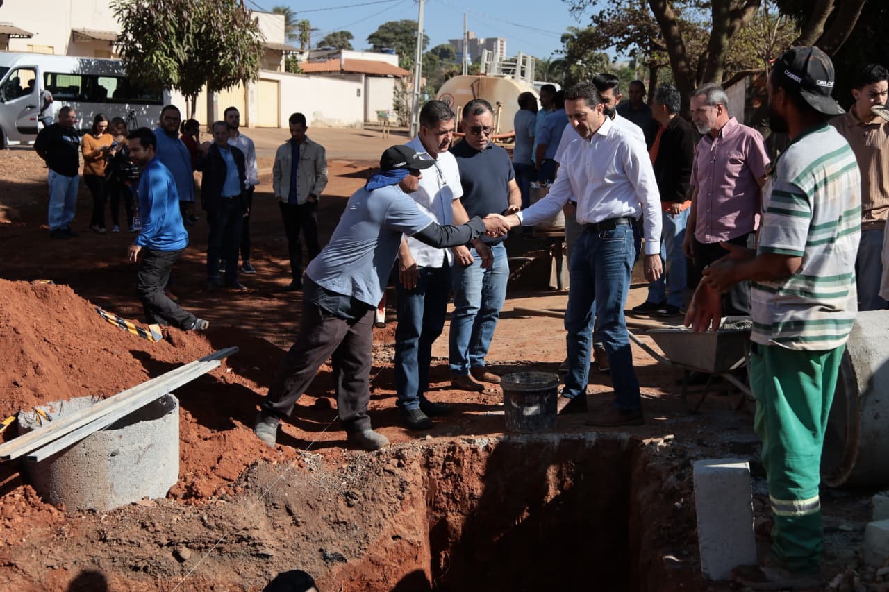 Prefeitura de Aparecida reforça drenagem e refaz asfalto em vias da Vila Brasília e do Parque Real - Imagem do artigo original