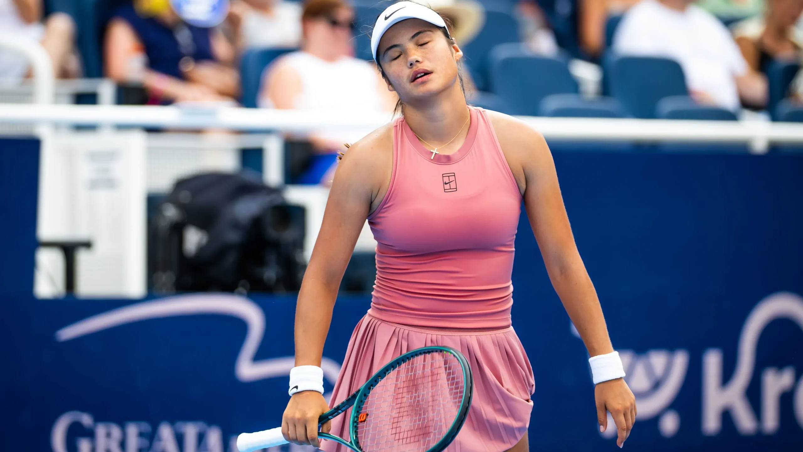 Choro de criança paralisa jogo de Emma Raducanu em Cincinnati - Imagem do artigo