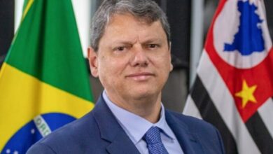 Tarcísio ignora Lula e minimiza fala sobre Bolsonaro