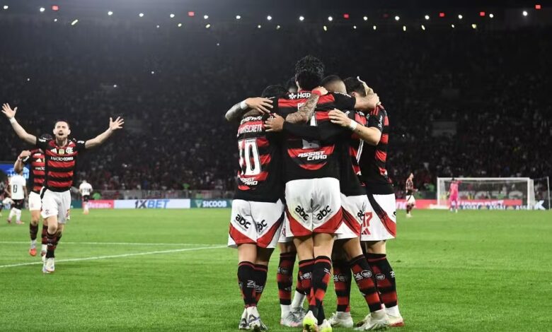 Atropelo Histórico: Flamengo goleia o vitória por 8 a 0 e consolida a liderança no Brasileirão