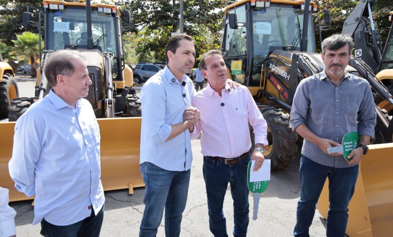 Retroescavadeiras reforçam obras de infraestrutura em Aparecida