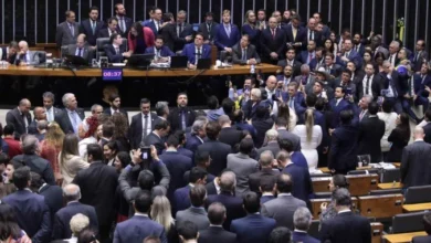 Redução de penas para golpistas avança na Câmara