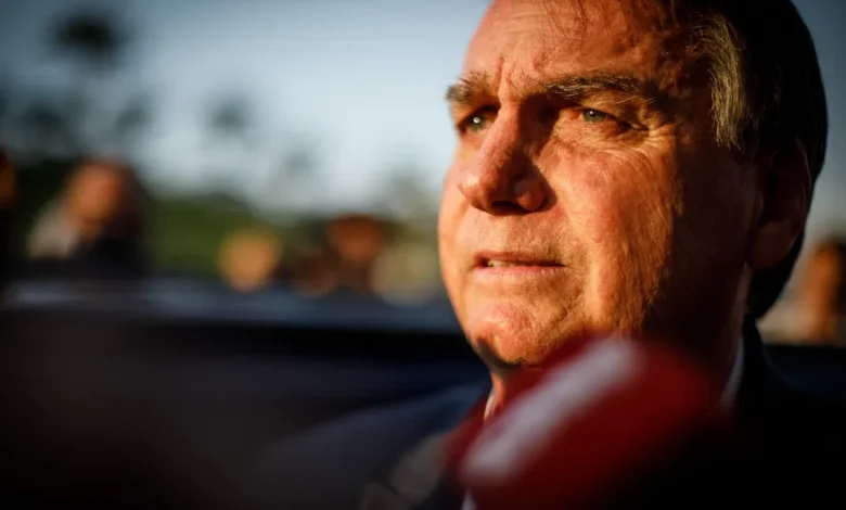Salário de Bolsonaro: Justiça cobra PL por R$ 42 mil