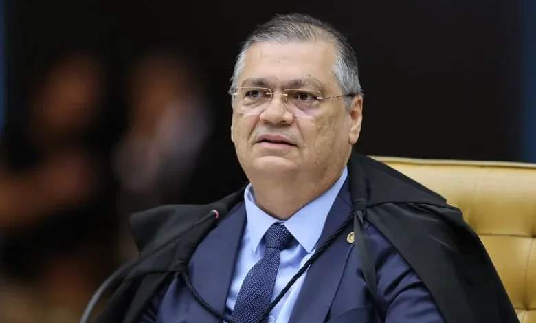 Flávio Dino acelera no STF ações sobre emendas Pix