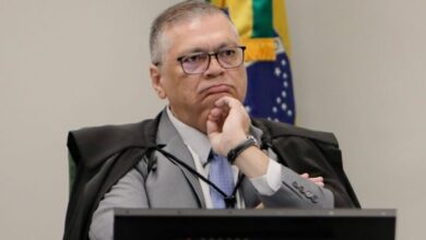 Inquérito contra Bolsonaro: Dino aciona PF sobre Covid