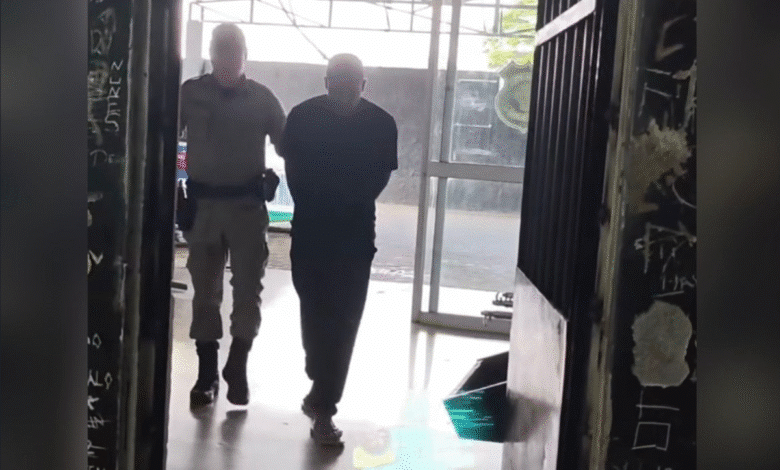 Homem com tornozeleira eletrônica preso por furto em Goiânia