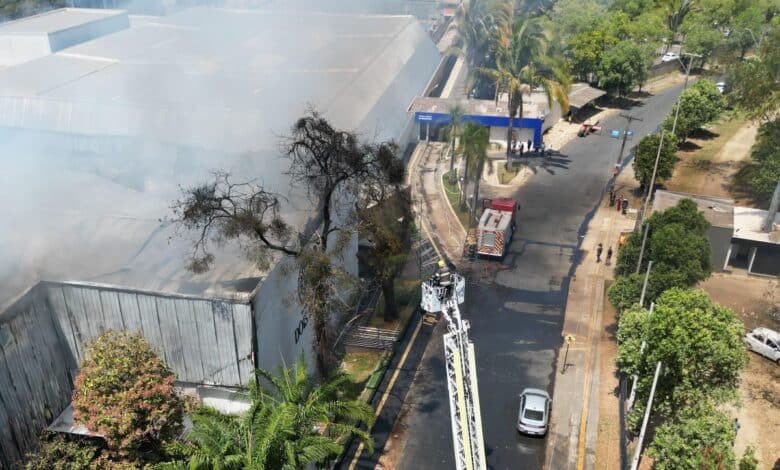 Incêndio em Goiânia expõe rachaduras e risco estrutural