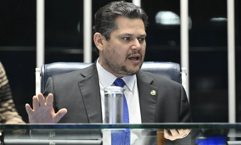 Anistia a Bolsonaro: governo confia em Alcolumbre no Senado