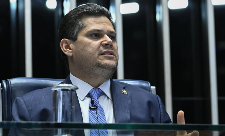 Anistia de Alcolumbre divide ministros do STF sobre 8/1