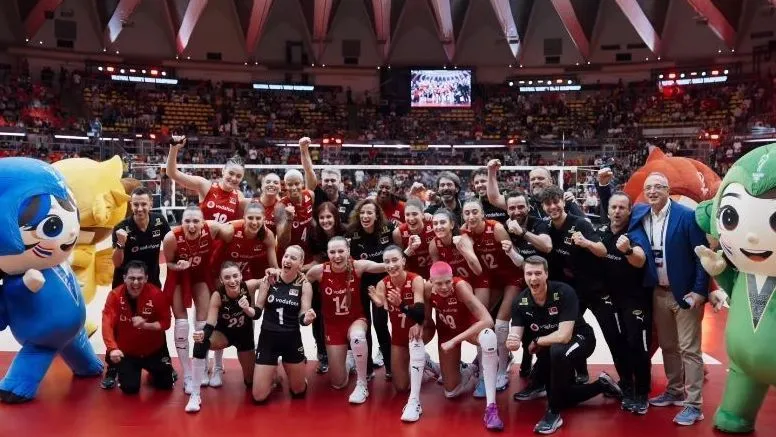 Turquia vence Japão e alcança final inédita do Mundial de vôlei