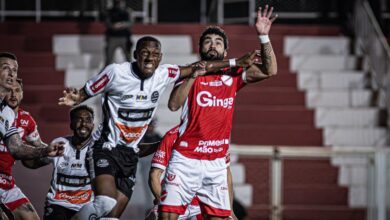 Torcida do Vila Nova reage a empate e cobra mudanças