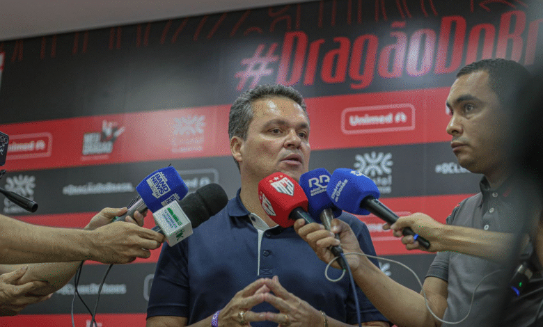 Adson Batista critica punição do STJD ao Flamengo