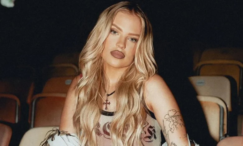 Luísa Sonza muda visual com fios mais escuros e franja