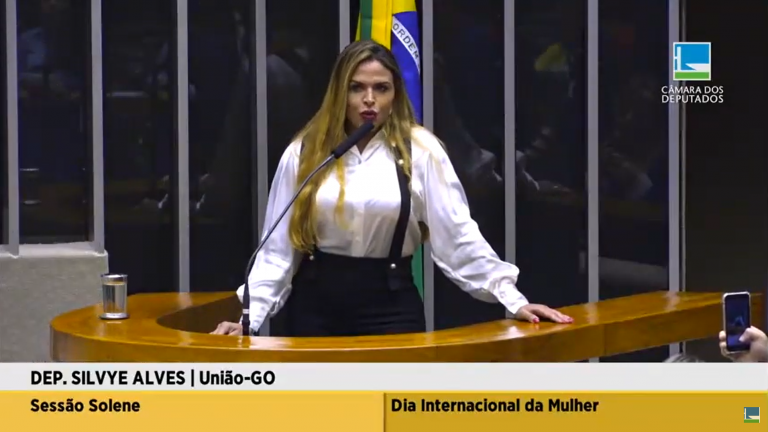 PF faz operação por fotos íntimas enviadas a Silvye Alves