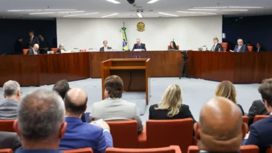 Cármen Lúcia e Dino ironizam Fux em sessão do STF