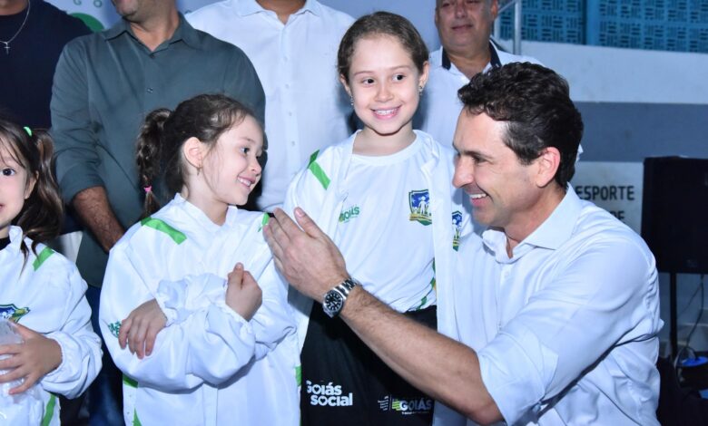 Copa Construindo Campeões: Aparecida entrega 500 kits