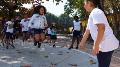 Proibição de celular nas escolas eleva notas no Rio