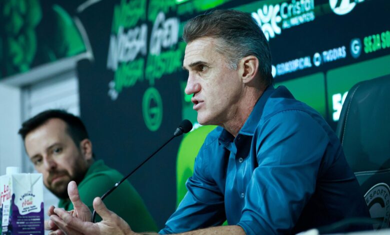 Mancini cobra jogadores do Goiás após derrota na Série B