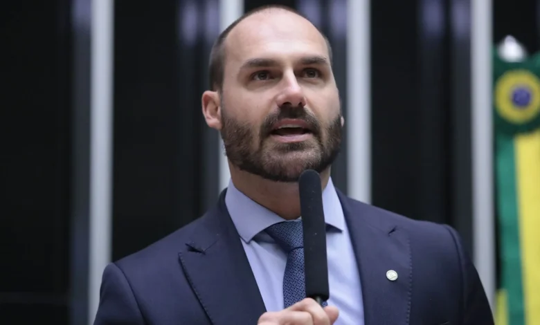 Eduardo Bolsonaro pode virar líder da minoria na Câmara