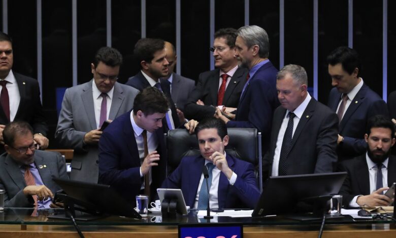 PEC da Blindagem avança na Câmara e segue para o Senado