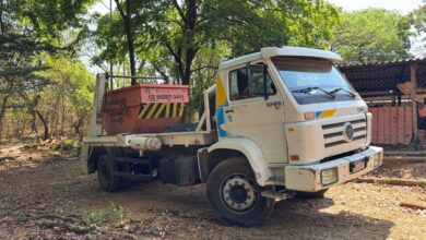 Caminhão apreendido em Aparecida por descarte irregular