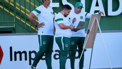 Rafael Lacerda e Jair Ventura selam paz antes de jogo