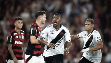 Vasco x Flamengo: Rayan celebra gol e fôlego no clássico