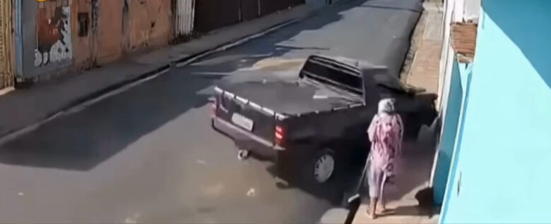 Idosa escapa de picape desgovernada em Pouso Alegre