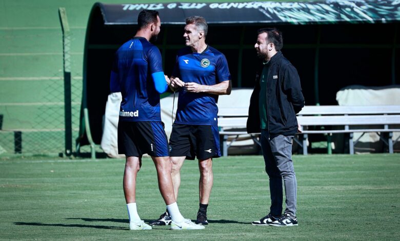 Goiás avalia garotos para suprir desfalques na Série B