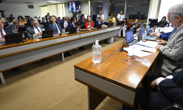 Isenção do Imposto de Renda até R$ 5 mil avança no Senado