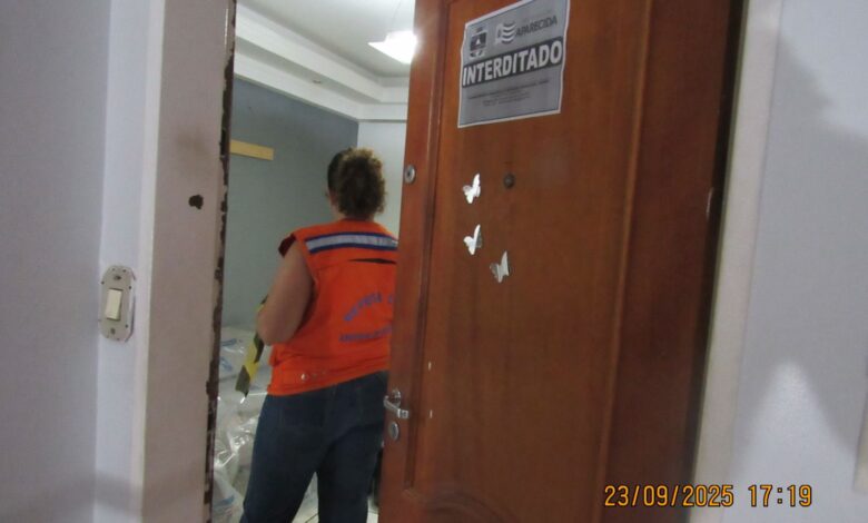 Defesa Civil de Aparecida interdita apartamento com risco