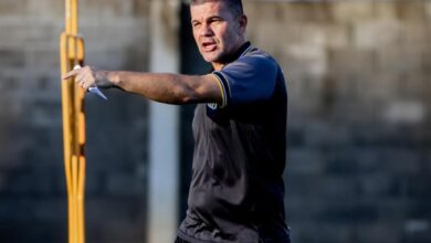 Umberto Louzer adia estreia pelo Vila Nova na Série B