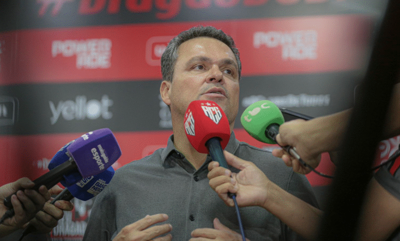 Atlético-GO x Goiás: Adson Batista prevê clássico viril