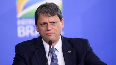 Tarcísio apoia Ratinho Júnior e esfria própria candidatura
