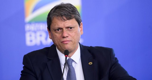 Tarcísio apoia Ratinho Júnior e esfria própria candidatura