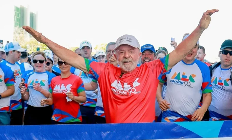 Lula participa de maratona do MEC e sinaliza vigor político