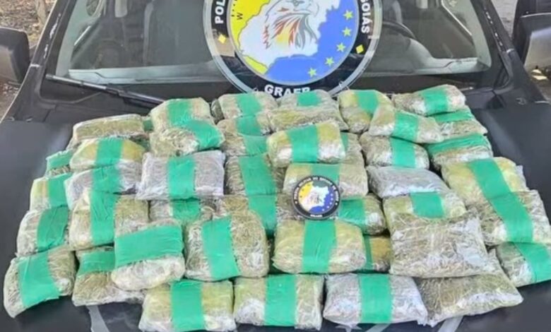 Helicóptero da PM intercepta carro com 80 porções de maconha